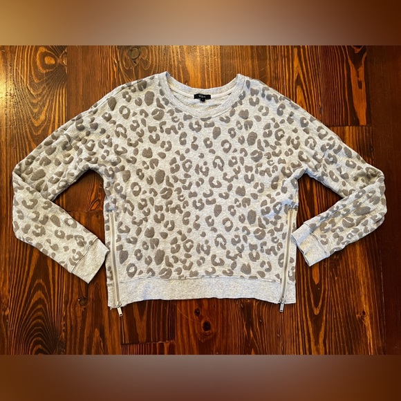 RAILS Marlo Flocked Grey Leopard Sweatshirt Side Zipper - Picture 5 of 9